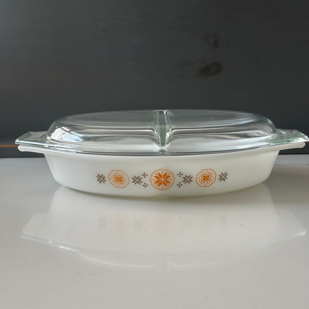 Pyrex Town and Country Divided Casserole Dish 1.5 Qt 063 with Lid 945C33 Vintage